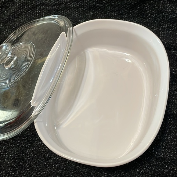 Pyrex glass serving dish with clear glass lid - Picture 8 of 11